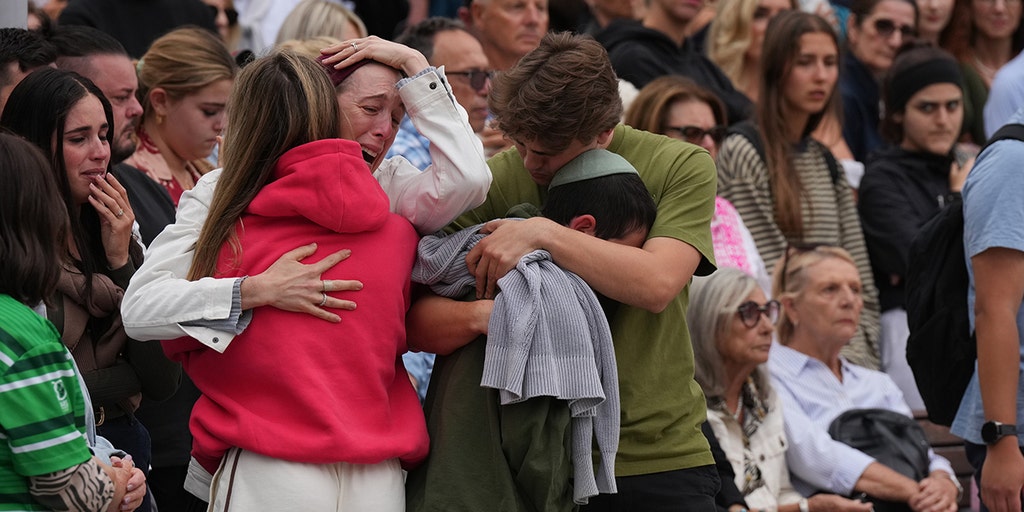 Bondi Beach attack leaves at least 15 dead as investigators link violence to ISIS inspiration