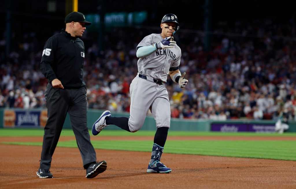 Cody Bellinger hits an RBI single during the third inning