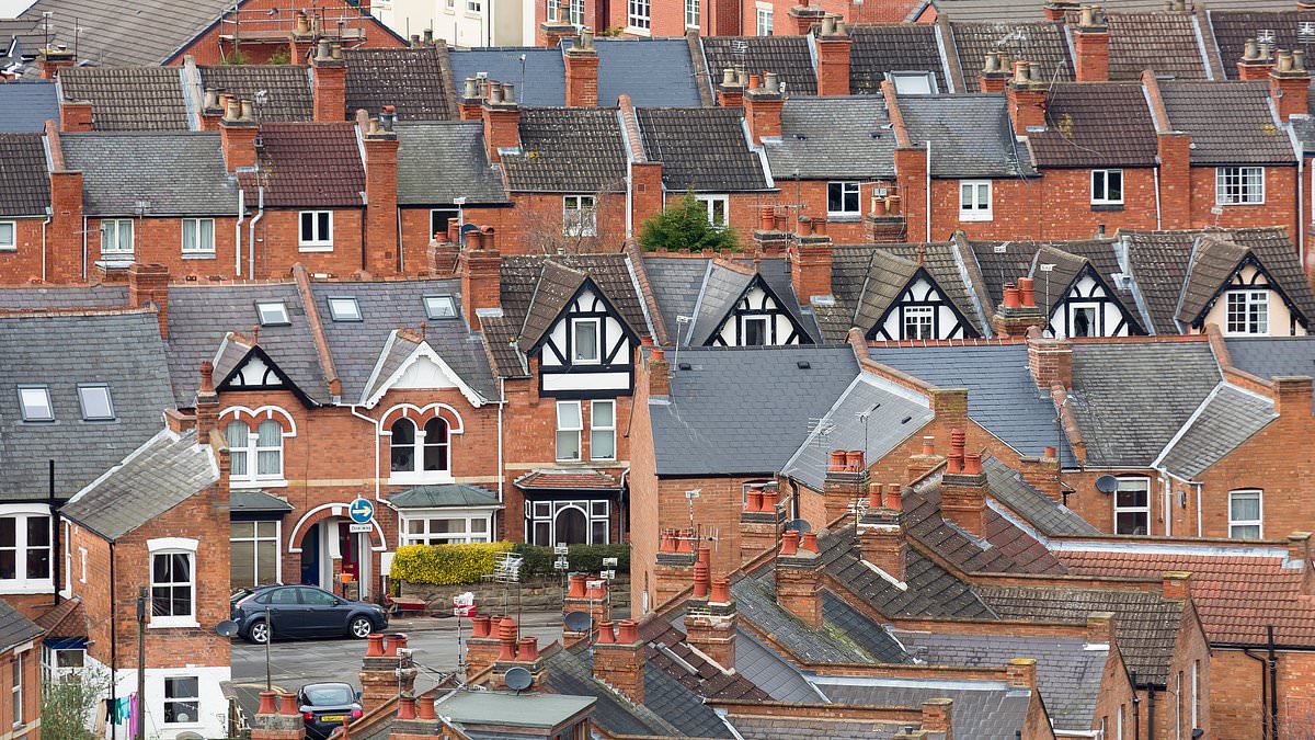 Banks forecast 2% growth in mortgage lending next year, with borrowers urged to act quickly