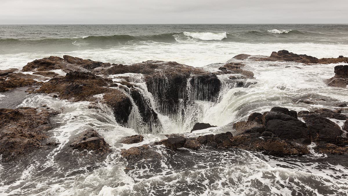 Tourist drowns after falling into Thor's Well on Oregon coast