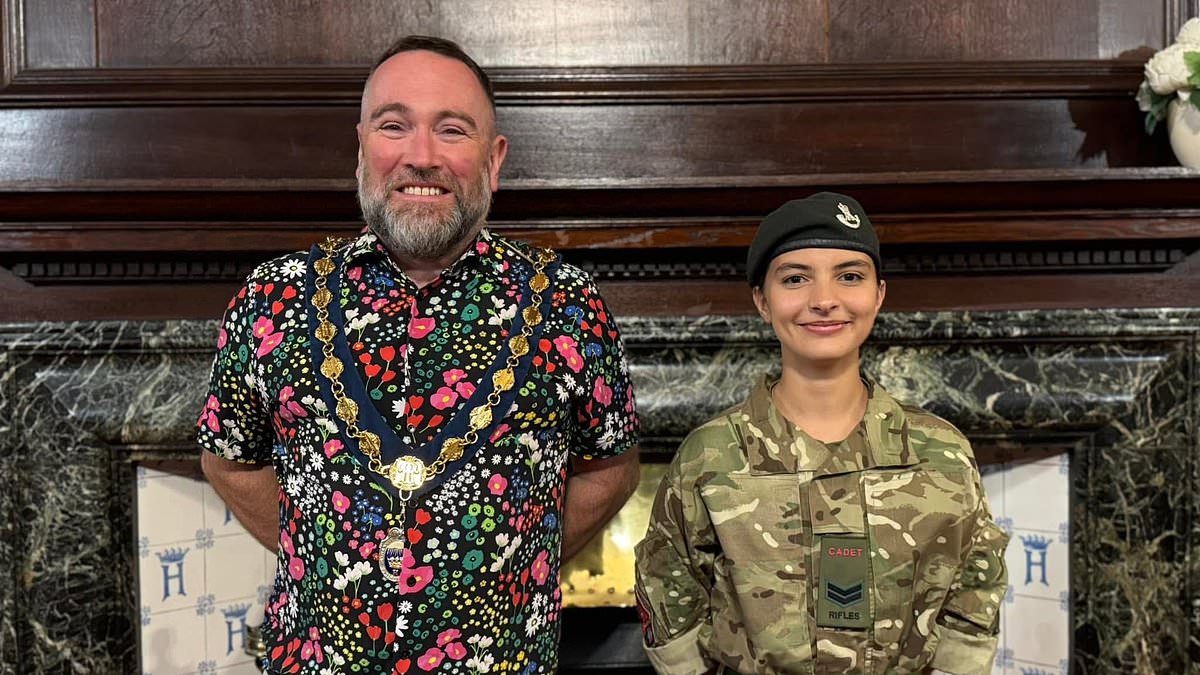Henley-on-Thames mayor criticised for turning up to cadet parade in Hawaiian shirt and shorts