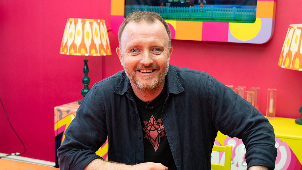 Blind comedian McCausland criticizes 'woke' AI for omitting race in audio descriptions