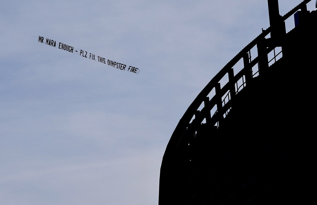 Giants fans plan plane banners over MetLife as Dart debut looms
