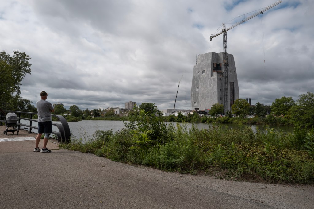 Obama Presidential Center price tag climbs to $850 million as foundation assets exceed $1 billion