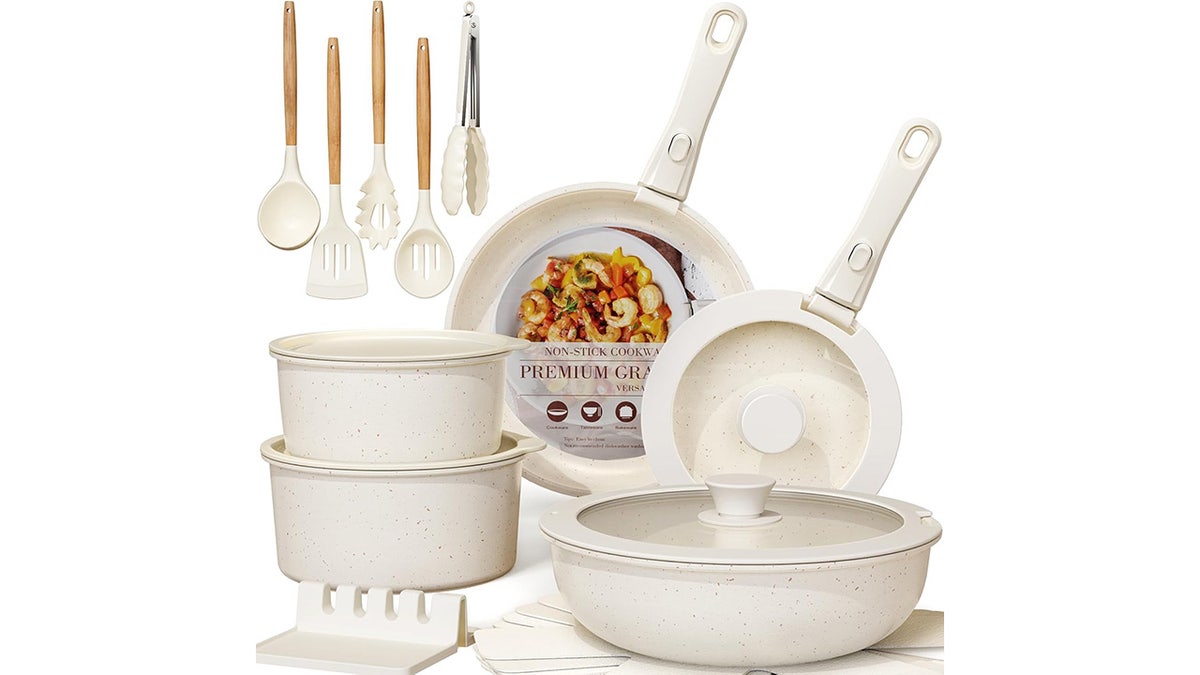 Pots and pans set