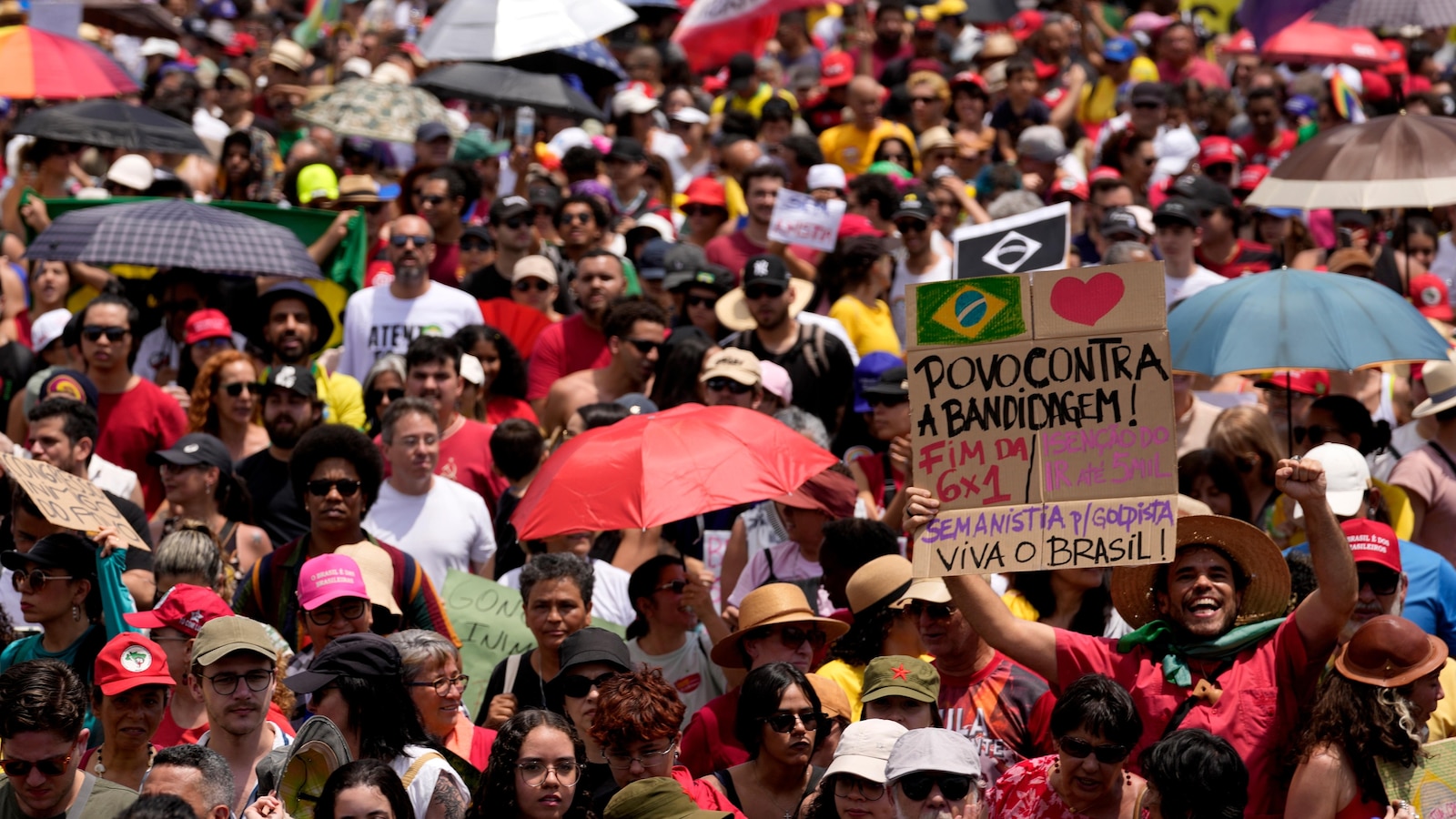 Brazil protests across 26 states against possible pardon for Bolsonaro and allies
