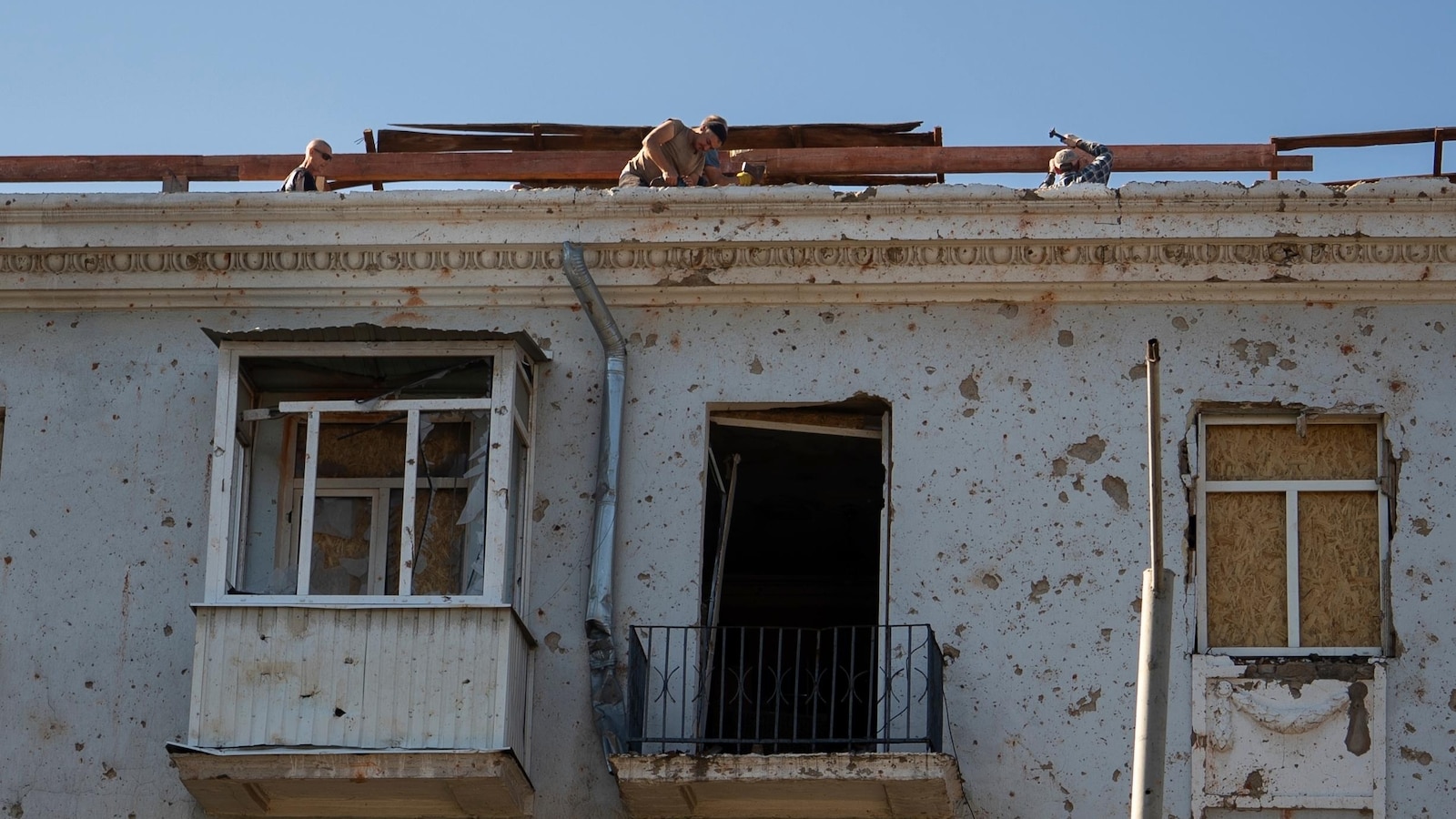 Ukraine faces new test as Russia steps up drive to seize Donetsk fortress belt