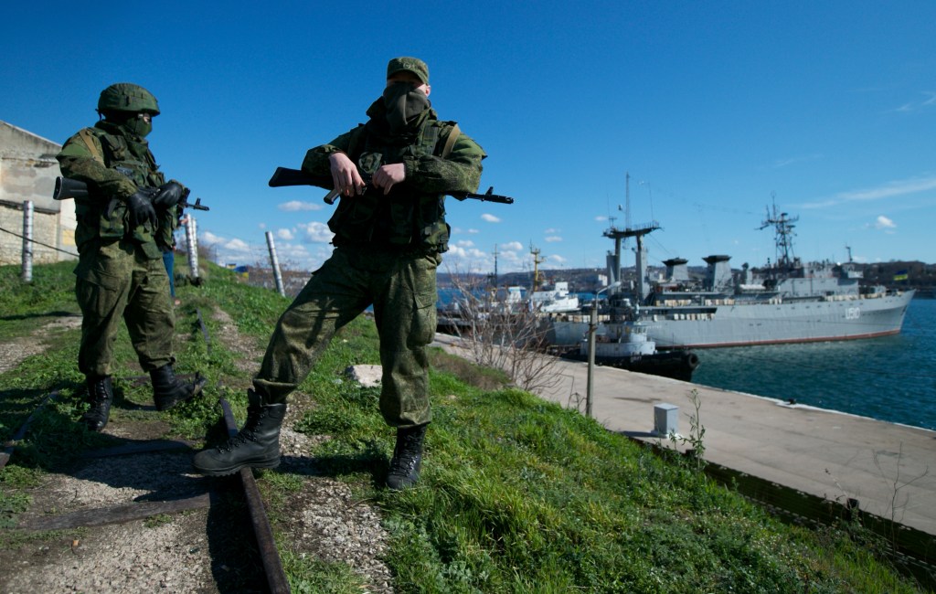 Troops near a pier as part of the Ukraine conflict