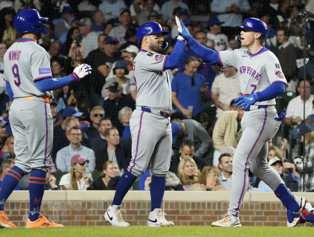 Mets hold slim edge in NL wild-card race with 8-5 win over Cubs