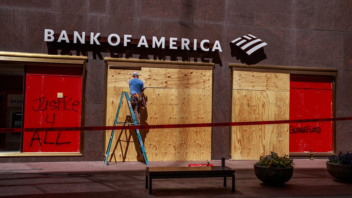 US banks close 74 branches in six weeks as branch network contraction accelerates