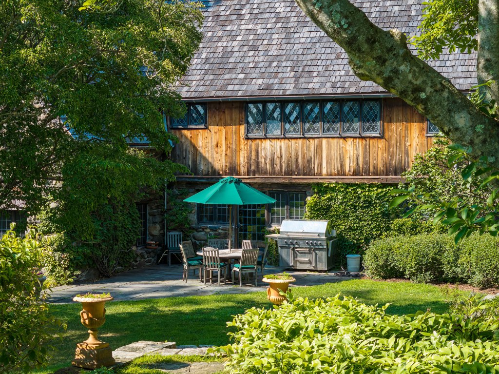 Octagonal stone library office