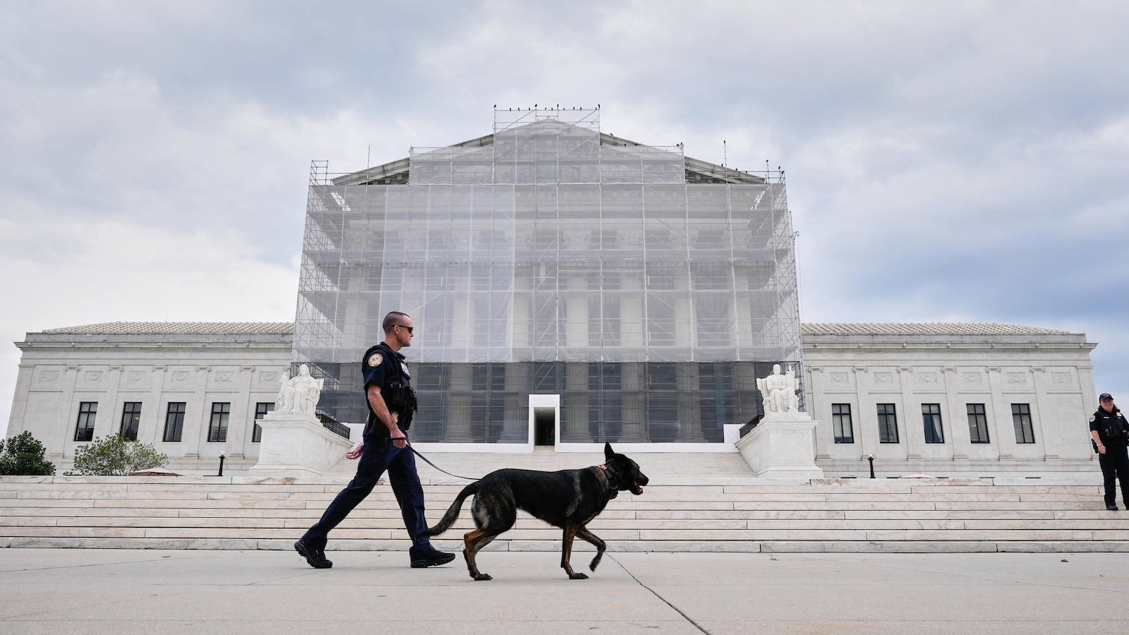 Trump asks Supreme Court to uphold birthright citizenship restrictions