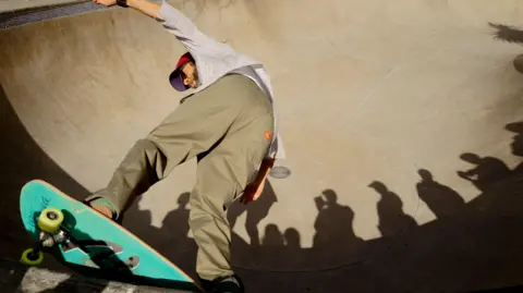 Ageing skateboarders roll back the years at UK Surf & Skate Expo