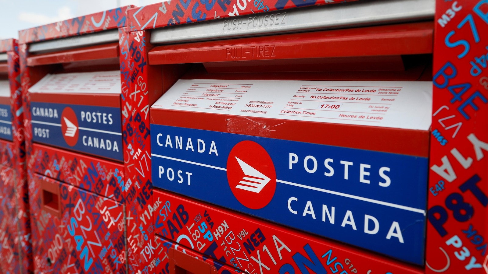Canada Post strike begins as government ends most door-to-door mail delivery
