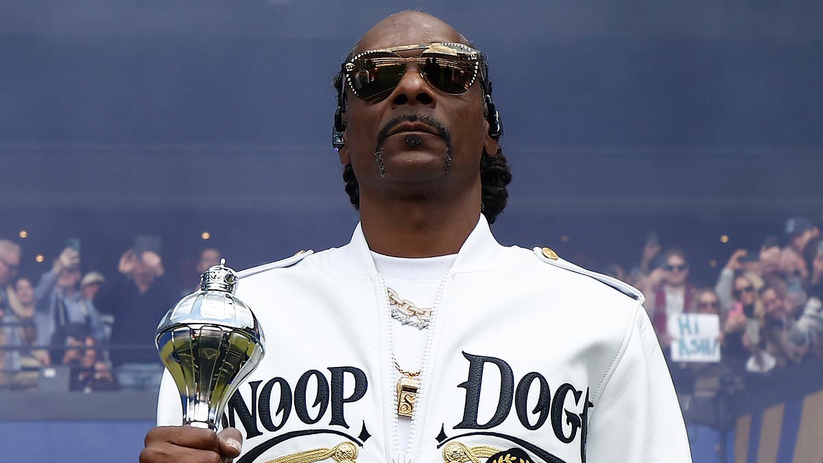 Snoop Dogg hailed as 'King of Rap' after AFL Grand Final pre-game show at the MCG