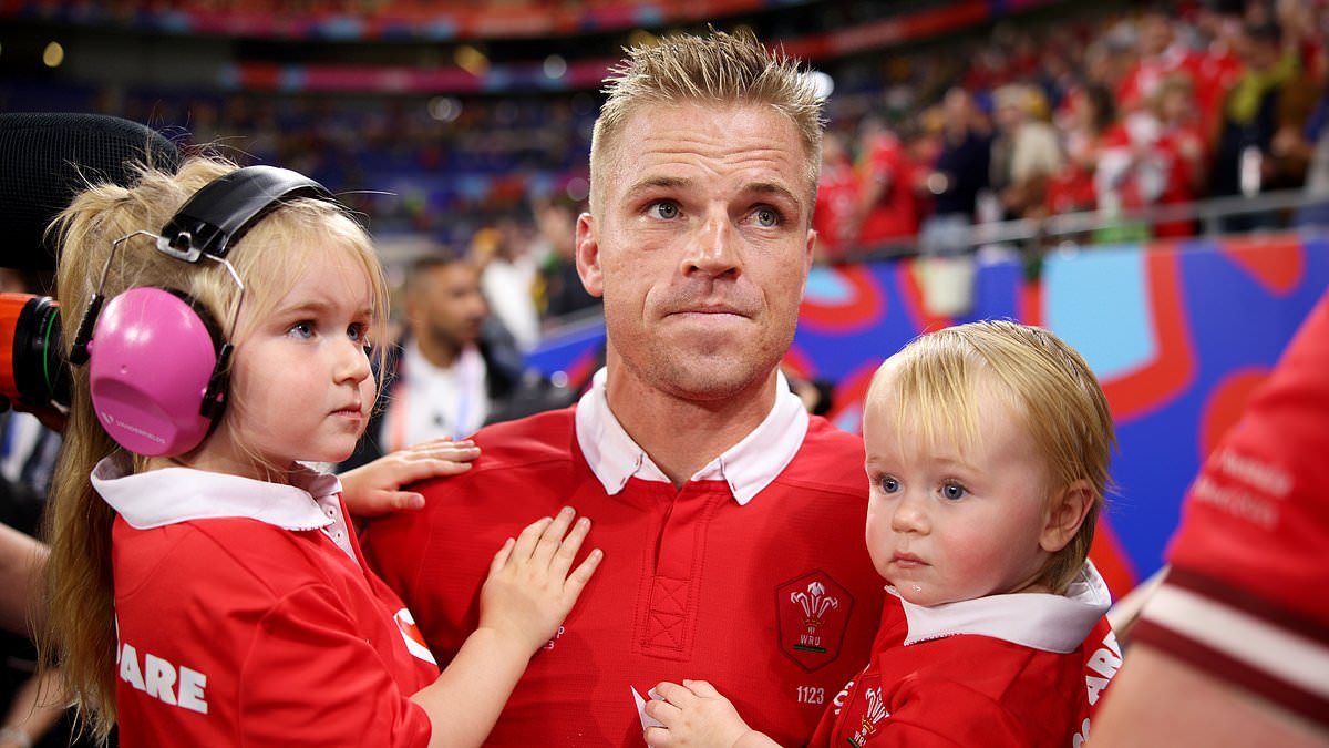 Gareth Anscombe criticises Welsh rugby leadership, says players should have struck