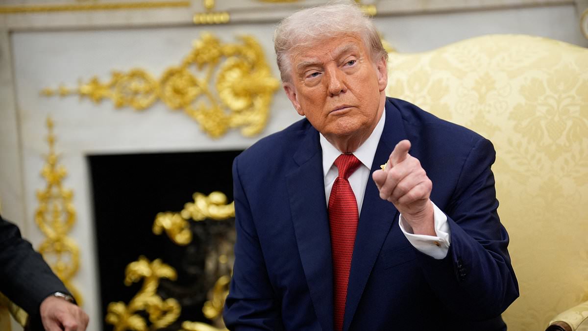 Trump commends CNN Türk reporter in Oval Office as he rails against CNN