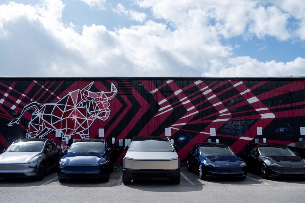 Tesla’s U.S. EV Market Share Falls to Lowest Since 2017 as Rivals Ramp Up Incentives