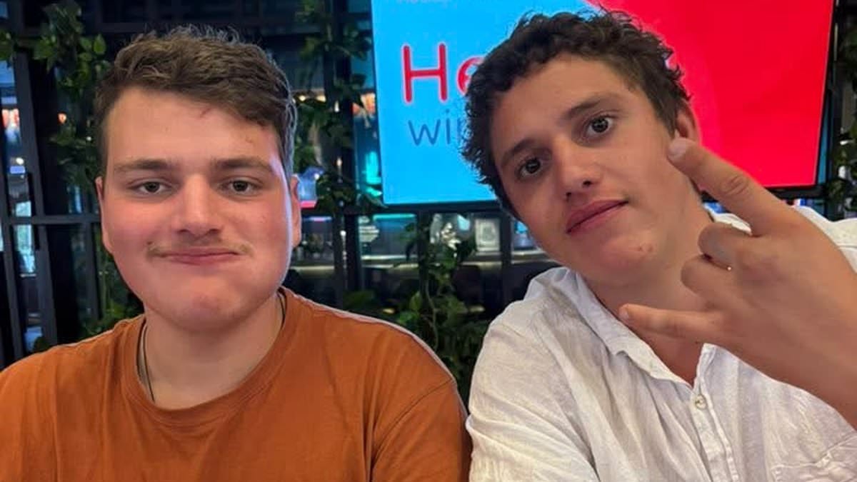Two 17-year-olds die in e-bike crash on Gold Coast as Good Samaritan parents uncover tragedy