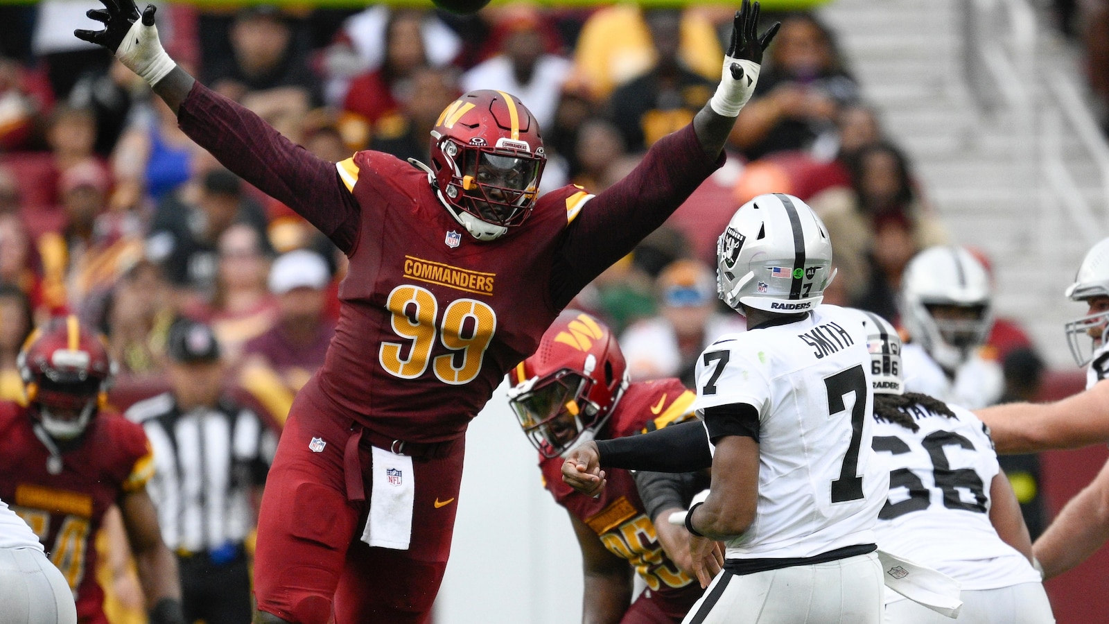 Raiders' offensive-line woes leave Geno Smith under siege, Ashton Jeanty stifled