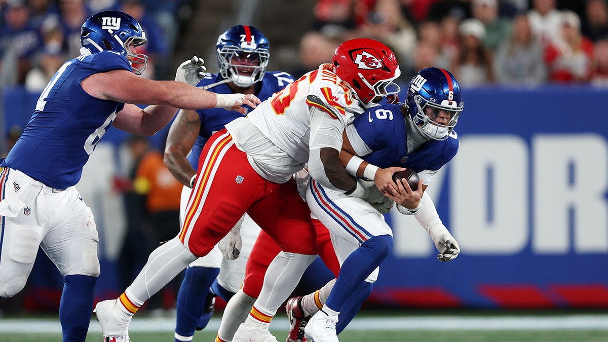 We Want Dart: Giants fans chant for Jaxson Dart as Russell Wilson struggles vs. Chiefs