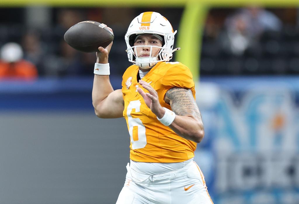 Week 3 College Football Picks: Tennessee Tipped to Challenge Georgia; South Florida, Arkansas, Notre Dame Listed as Best Bets