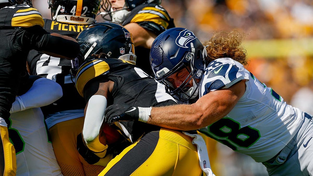 Steelers' Kickoff Miscue Leads to Seahawks' Touchdown in 31-17 Loss