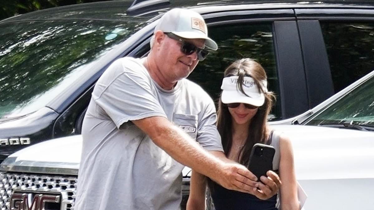 Bill Belichick’s girlfriend Jordon Hudson photographed taking selfie with fan on UNC campus after coach’s first win