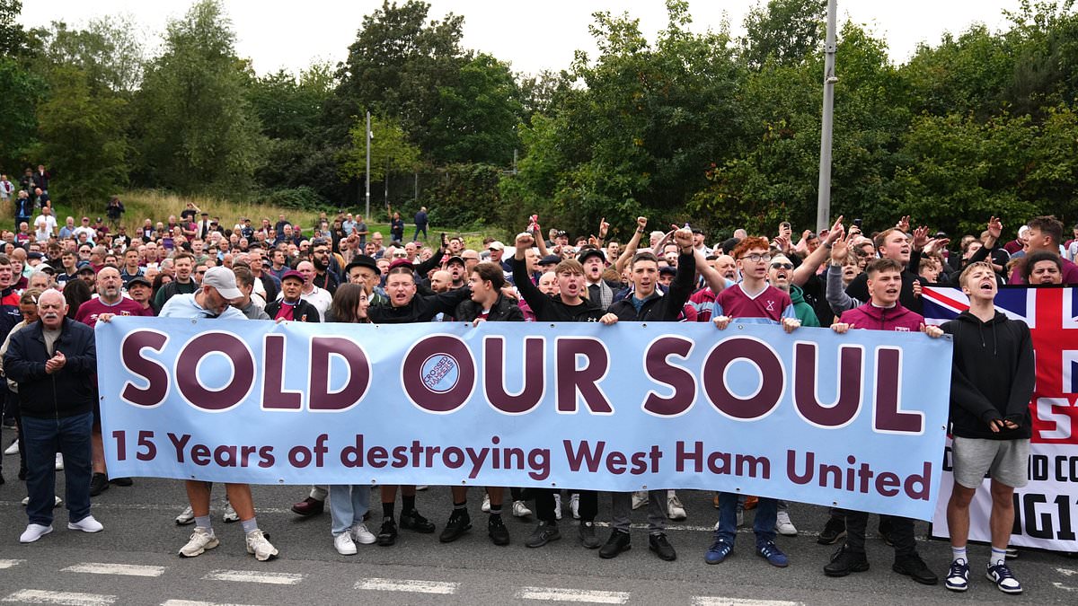 West Ham fans protest ownership ahead of Crystal Palace clash