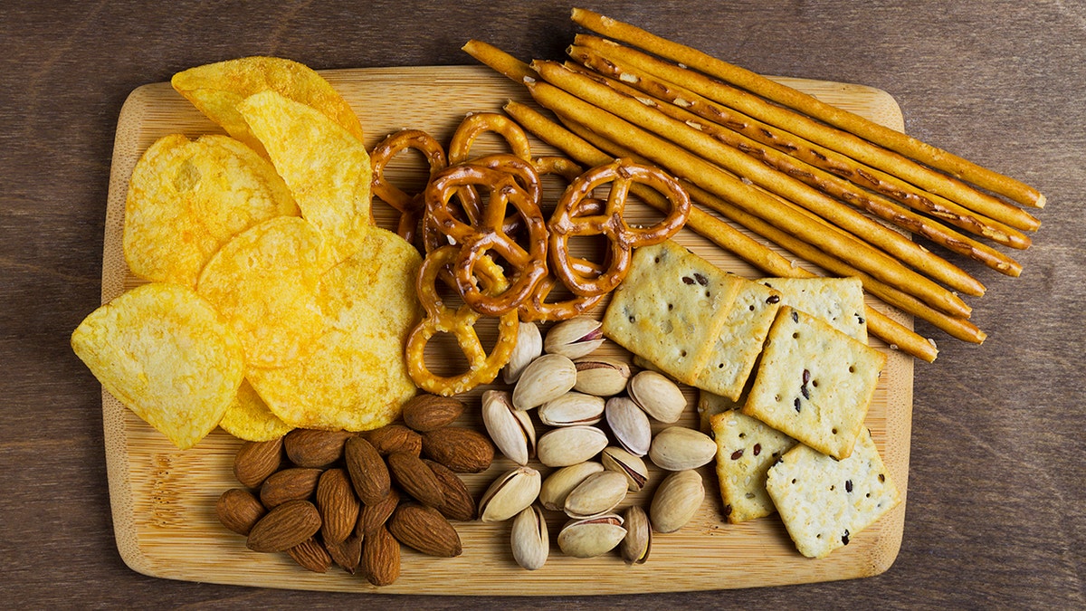 Daily Almond Snack Lowers ‘Bad’ Cholesterol and Improves Gut Health in Adults With Metabolic Syndrome, Study Finds