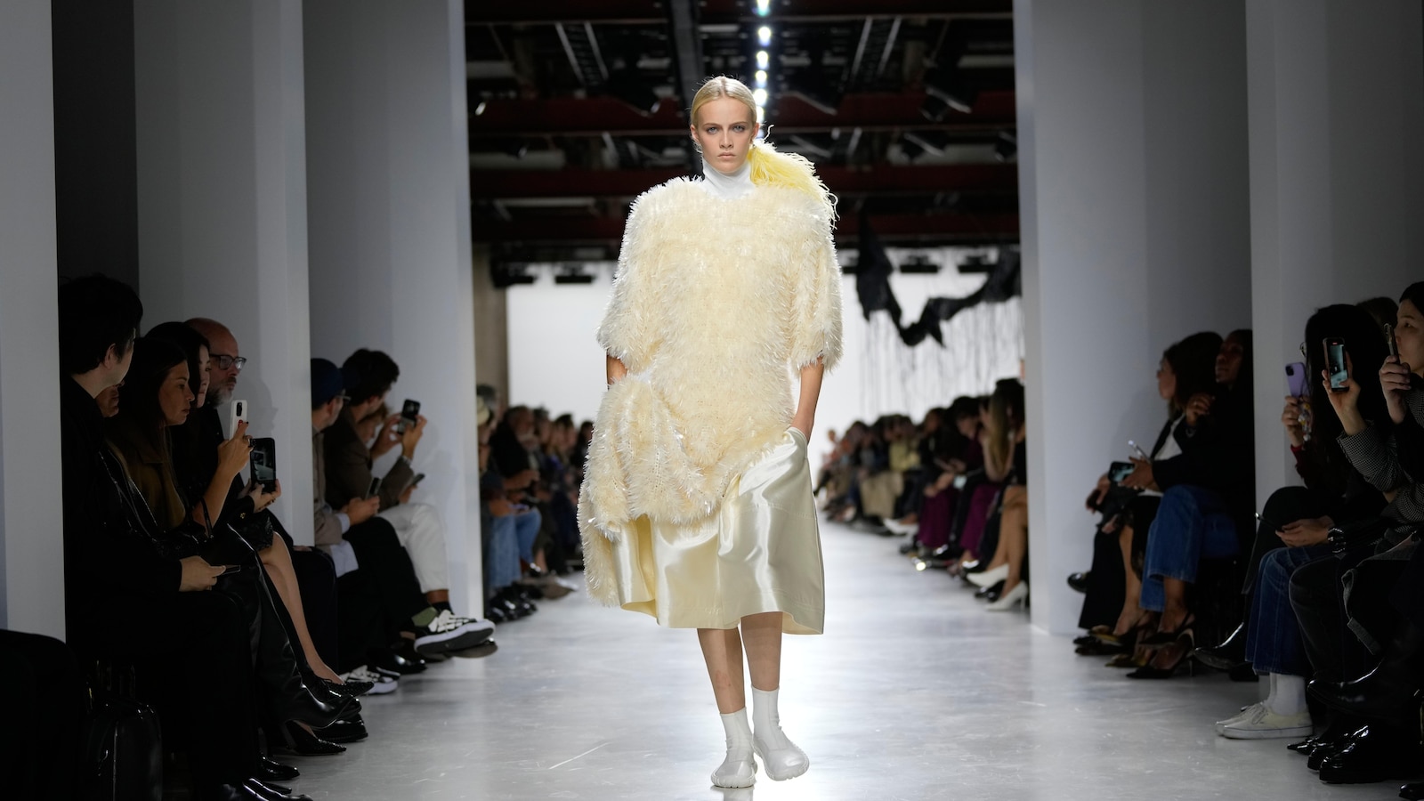 Louise Trotter Debuts at Bottega Veneta With Fringe-Fueled Craft and Sculptural Forms