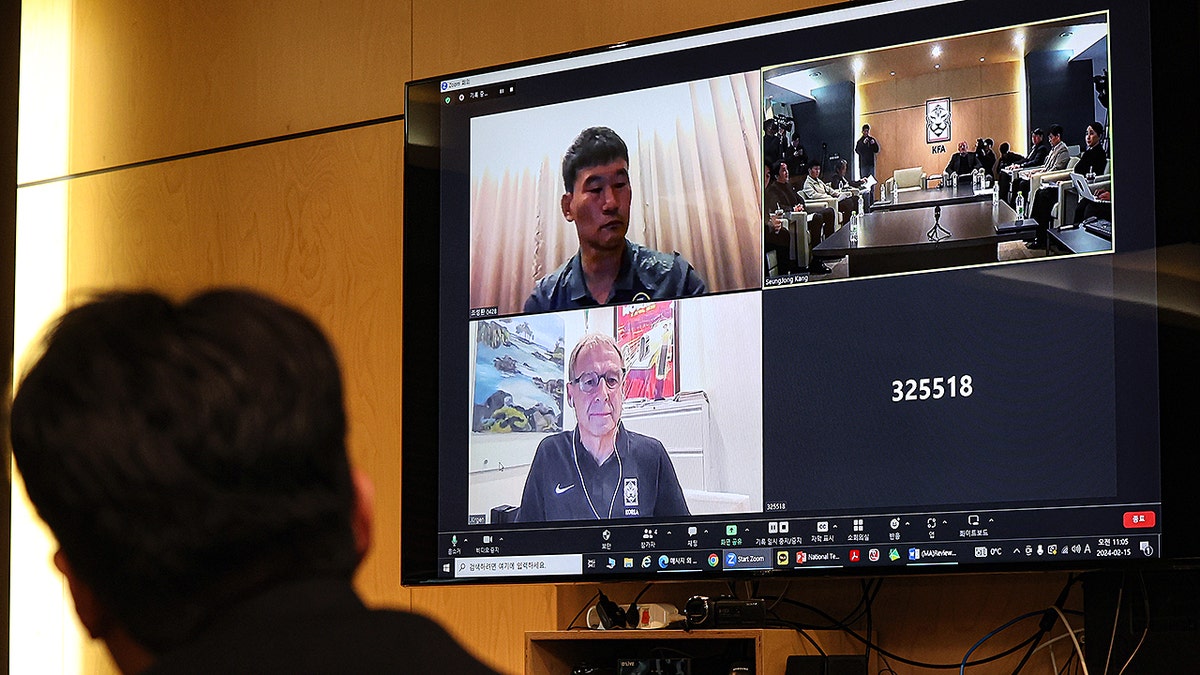 AI Notetakers in Meetings Raise Privacy Concerns as Casual Remarks Appear in Summaries