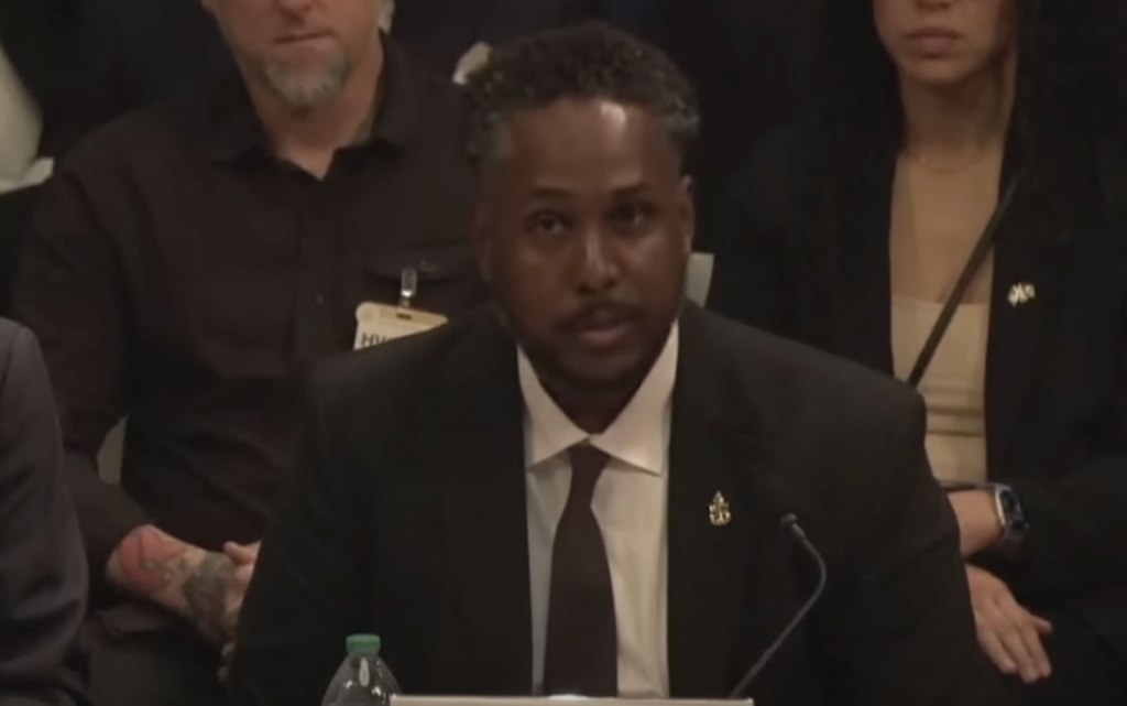 Active-duty Navy senior chief says four 'tic-tac' objects rose from ocean, used radar to convince skeptics