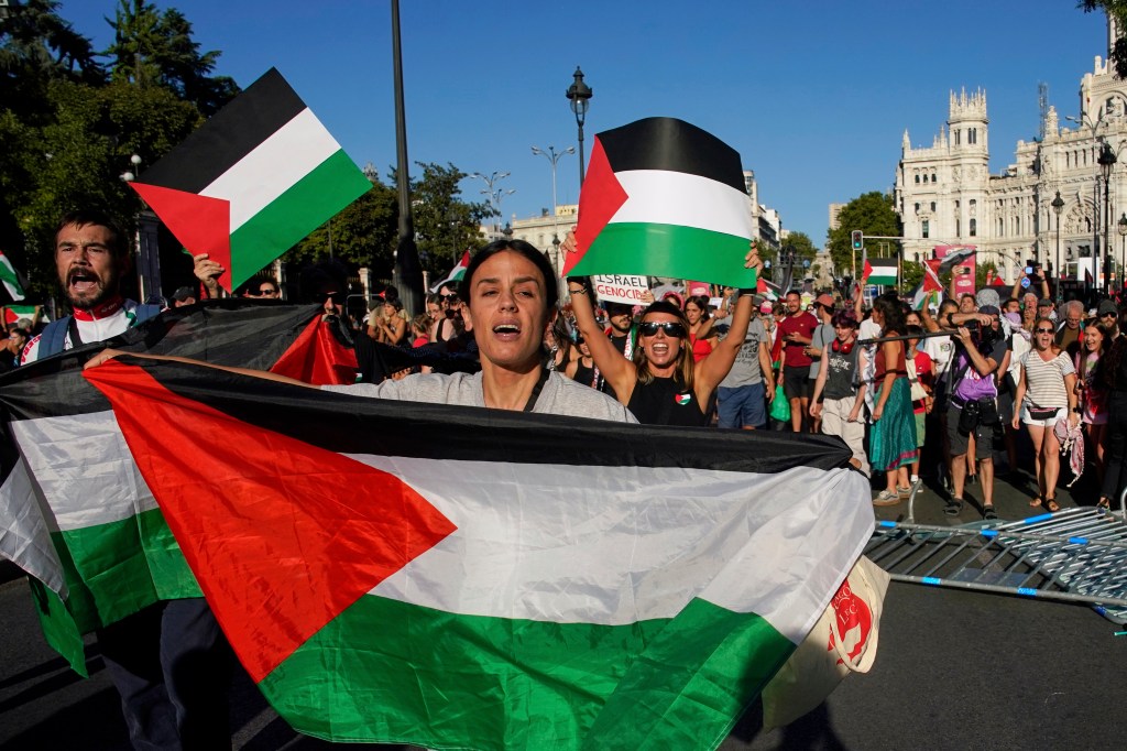 Pro-Palestinian protests force early end to Vuelta a España’s final stage in Madrid