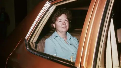 Sara Jane Moore, would-be Ford assassin, dies at 95