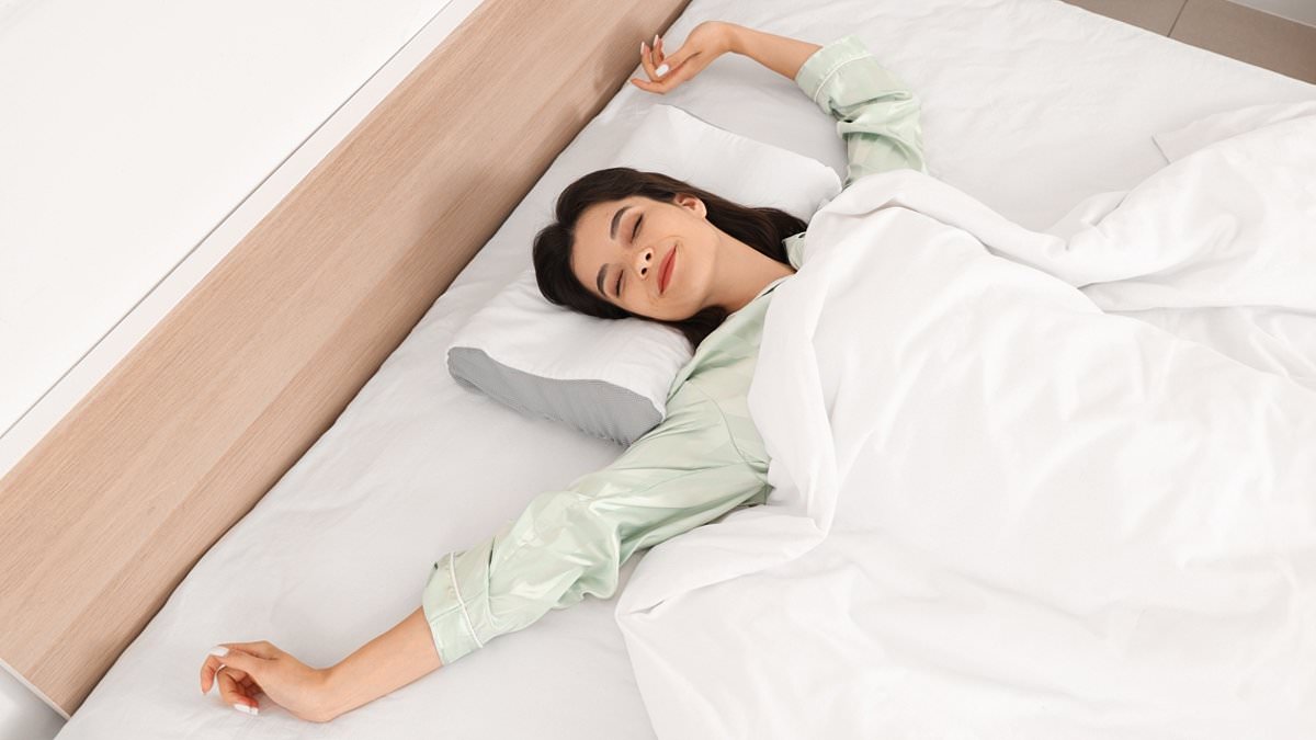 Expert recommends side‑sleeping to help protect against memory decline