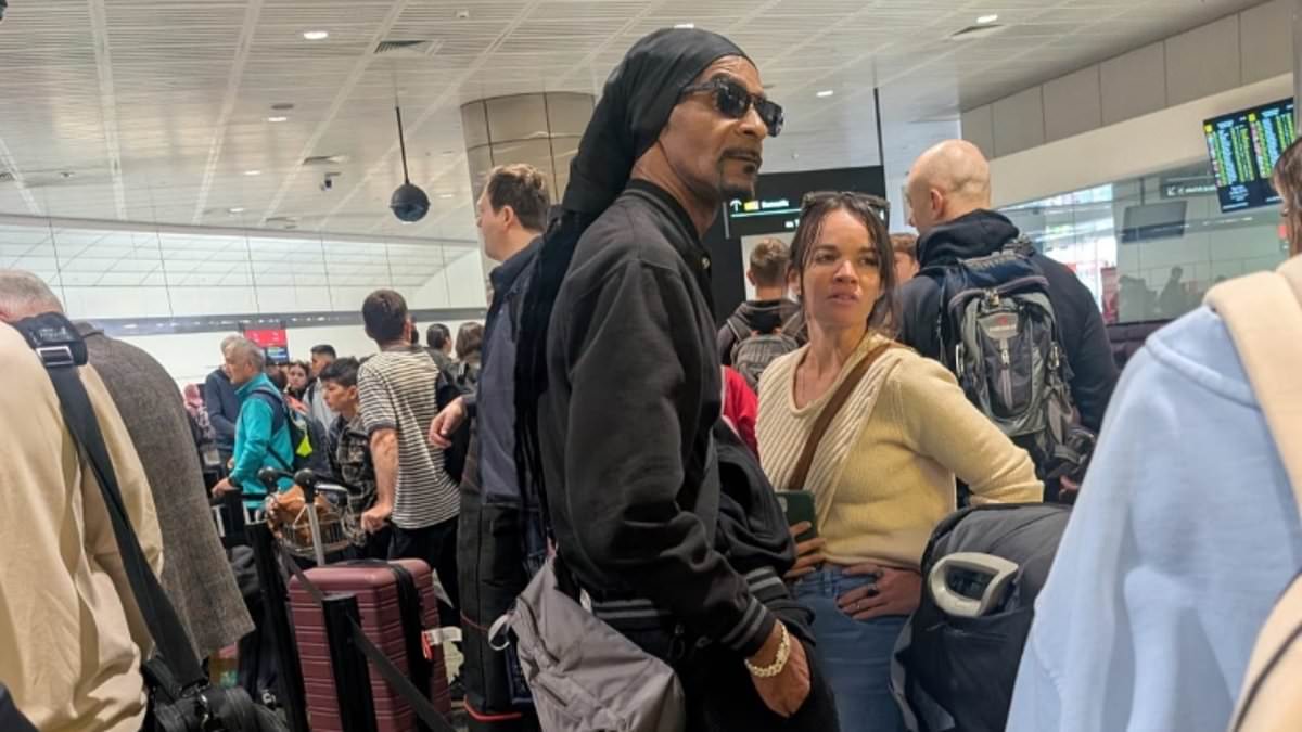 Snoop Dogg Grand Final performance draws praise and questions as doppelgänger stunt rises in Melbourne