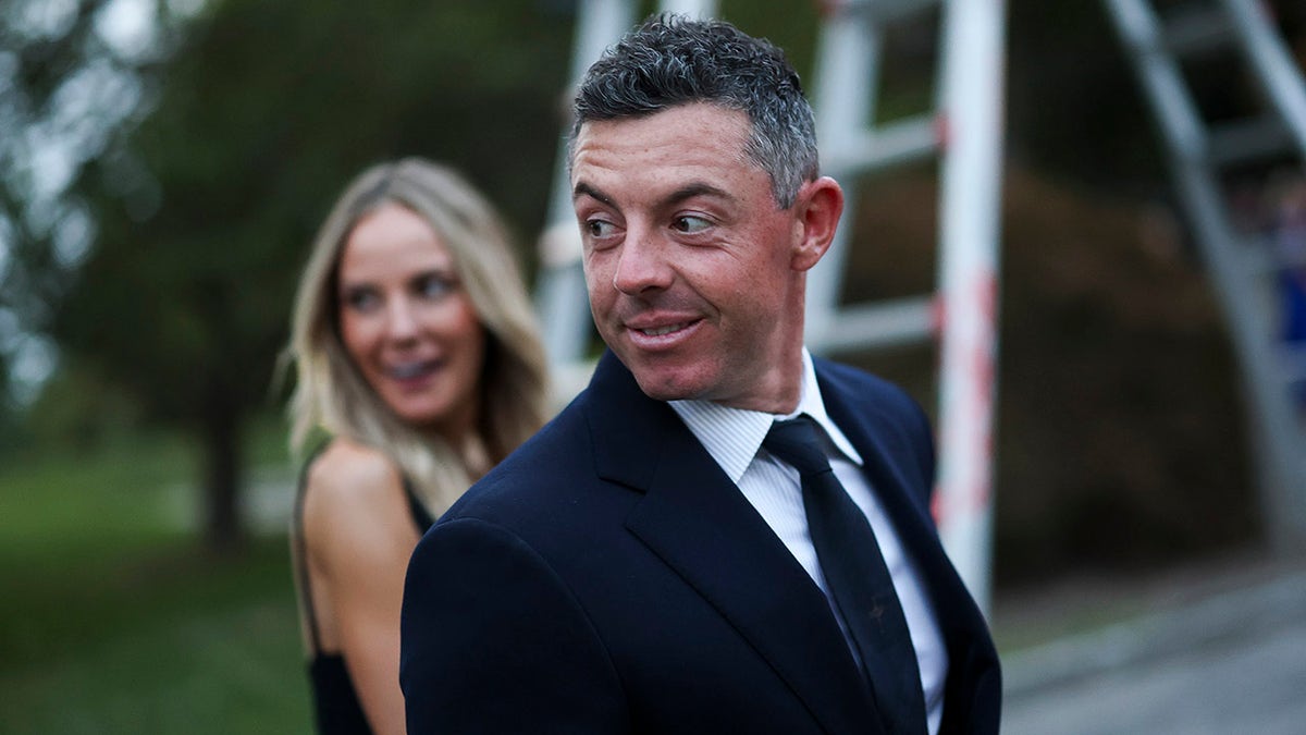 Ryder Cup gala dinner attendees walk to the welcome dinner