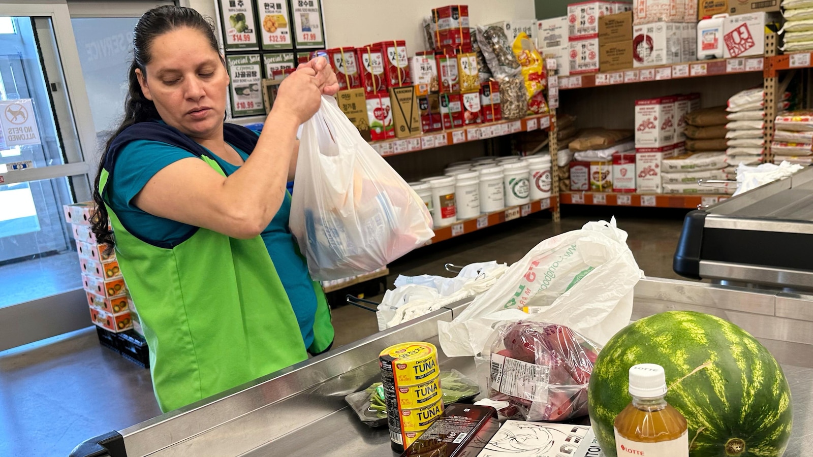 Fed’s favored inflation gauge edges up in August as rate-cut bets persist