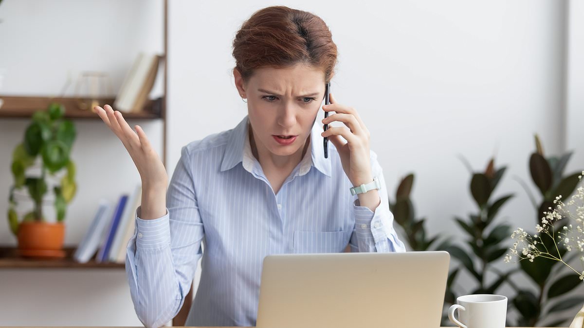 New hire says employer rescinded offer over alleged no‑show after start date mix‑up; online reaction divides