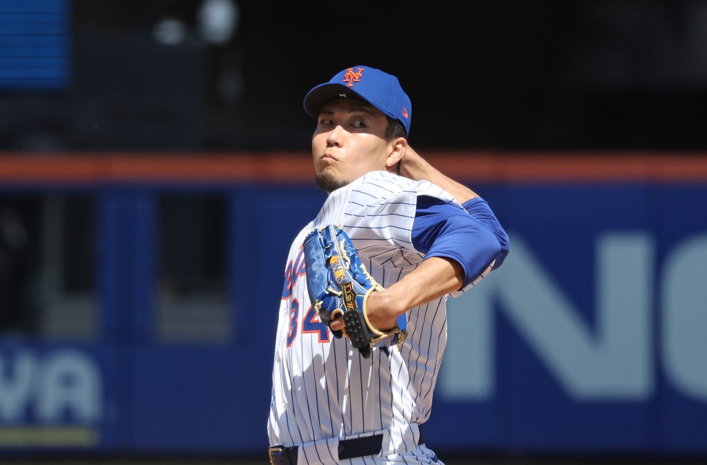 Senga delivers a pitch