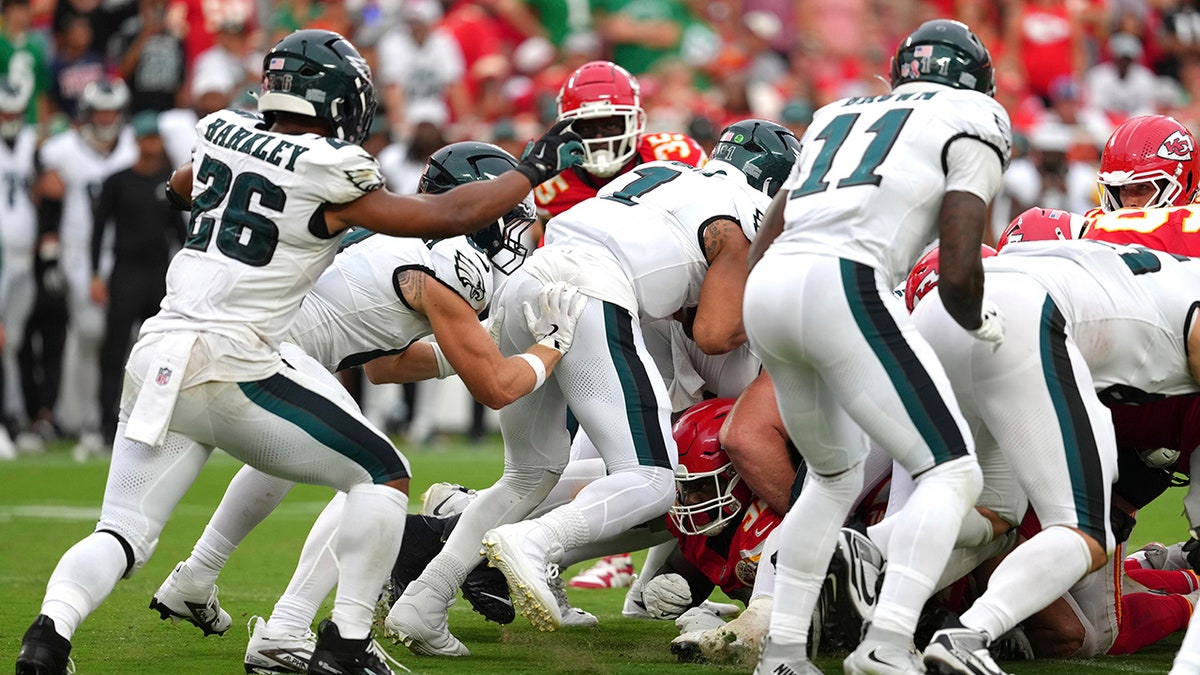 Eagles push Hurts on short-yardage play