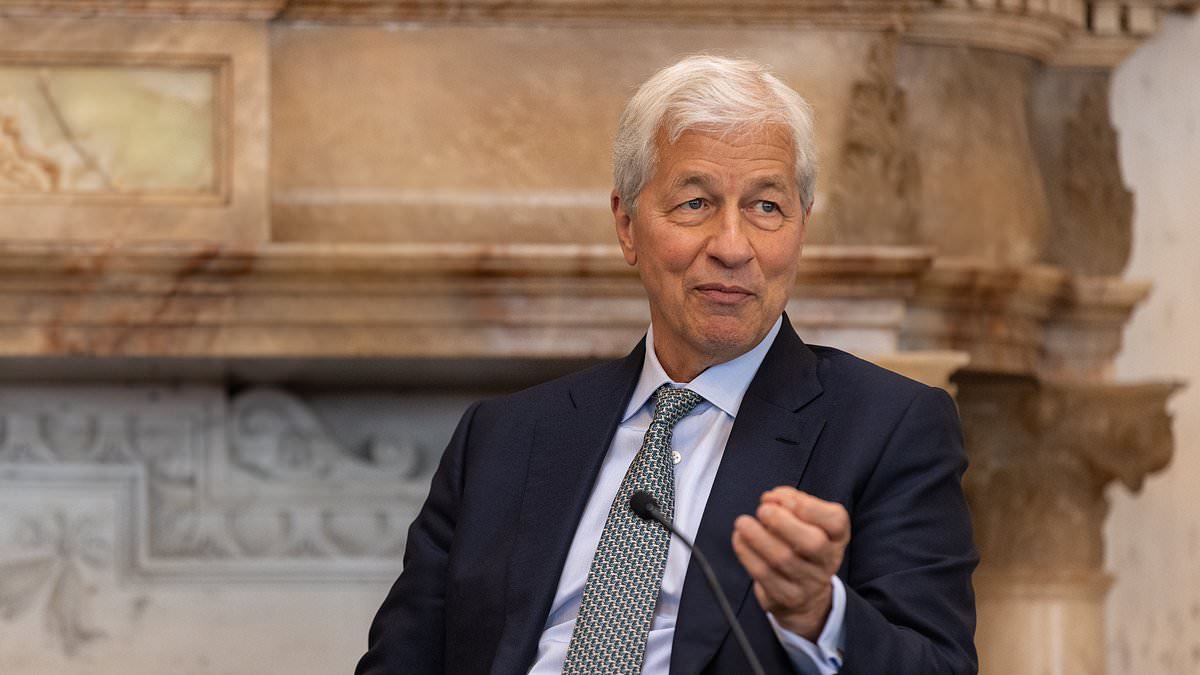 JPMorgan’s Jamie Dimon Says U.S. Economy ‘Is Weakening’ After Large Jobs Revision