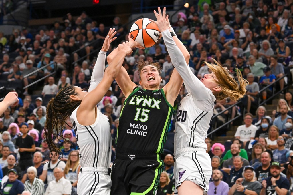 Valkyries and Lynx in late-game action