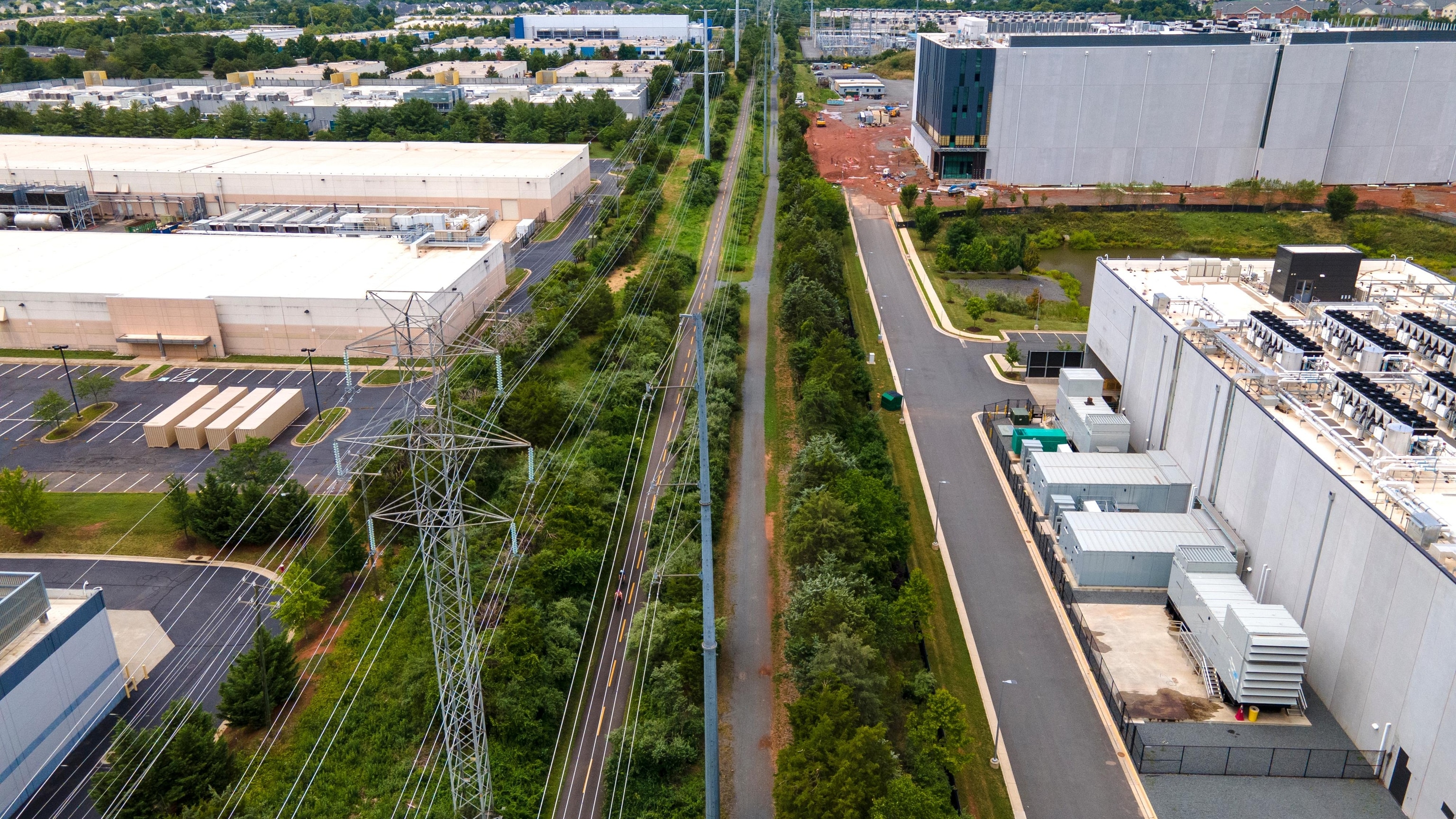 Policymakers Propose Cutting Data Centers During Power Emergencies as AI Demand Strains Grids