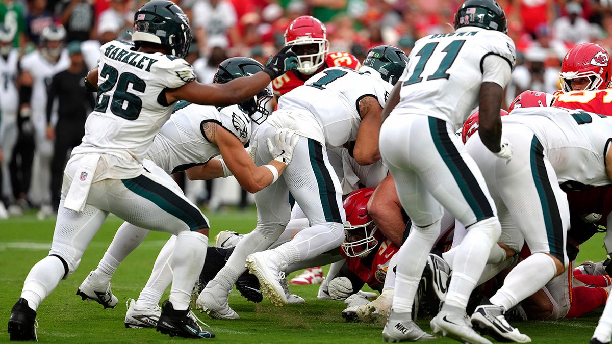 Foles backs tush push as NFL scrutiny mounts