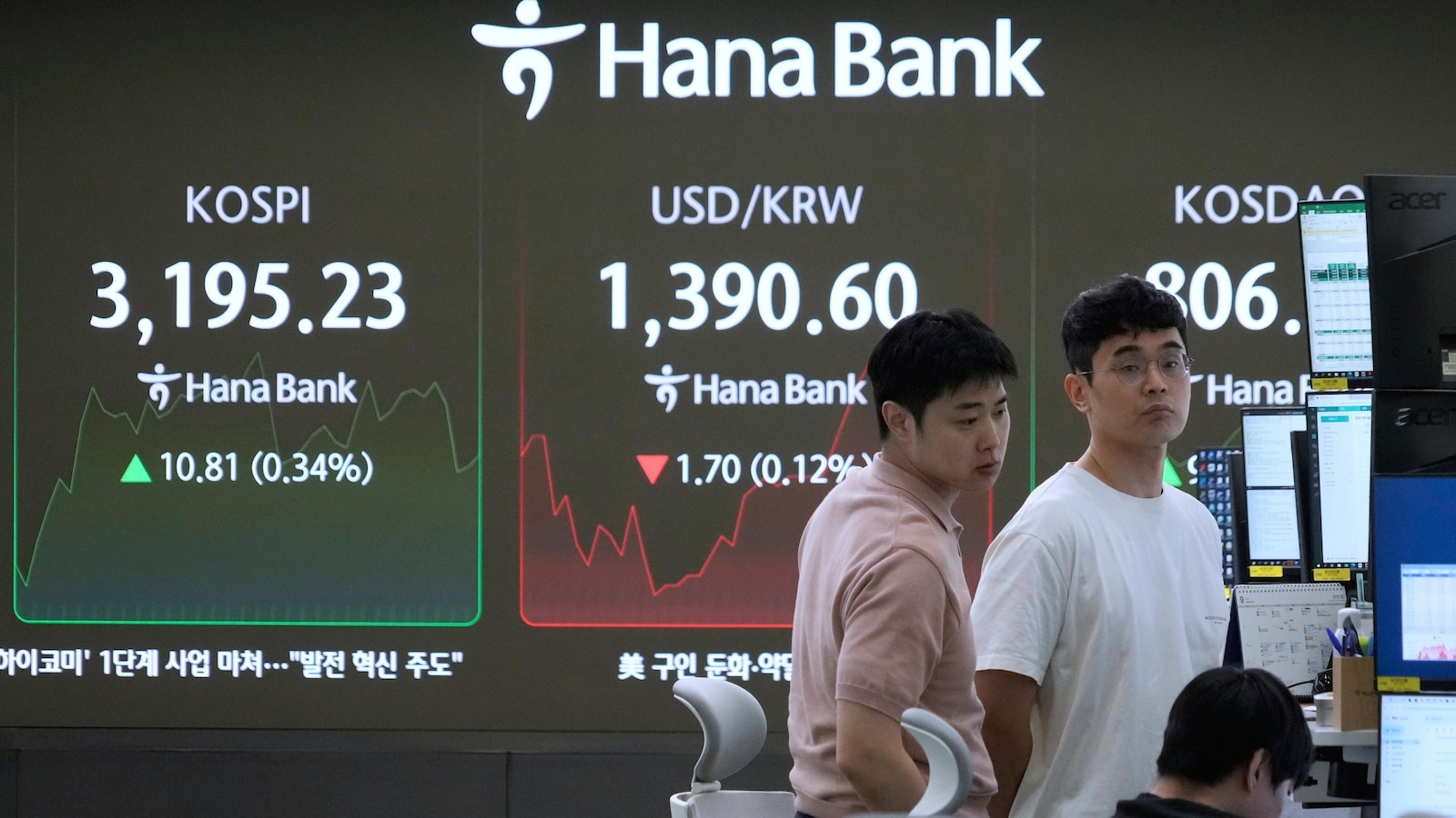 Asian Shares Rise as Tech Rally on Wall Street and Weaker Dollar Boost Risk Appetite