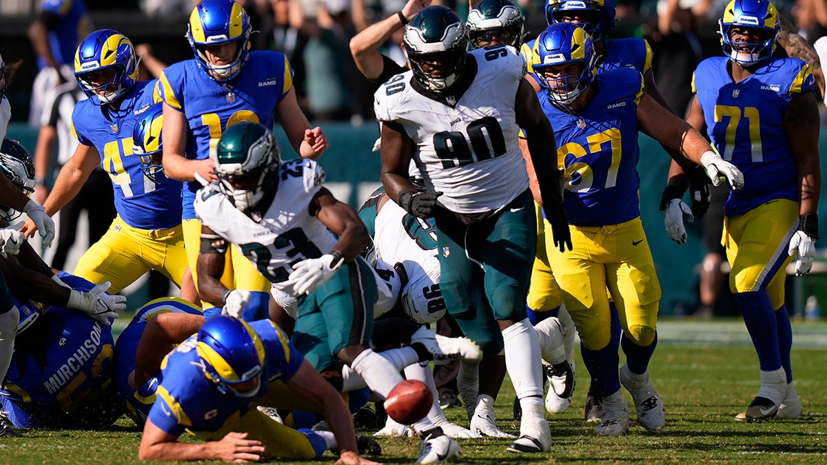 Davis's Blocked Field-Goal Return Seals Eagles' Comeback Victory Over Rams