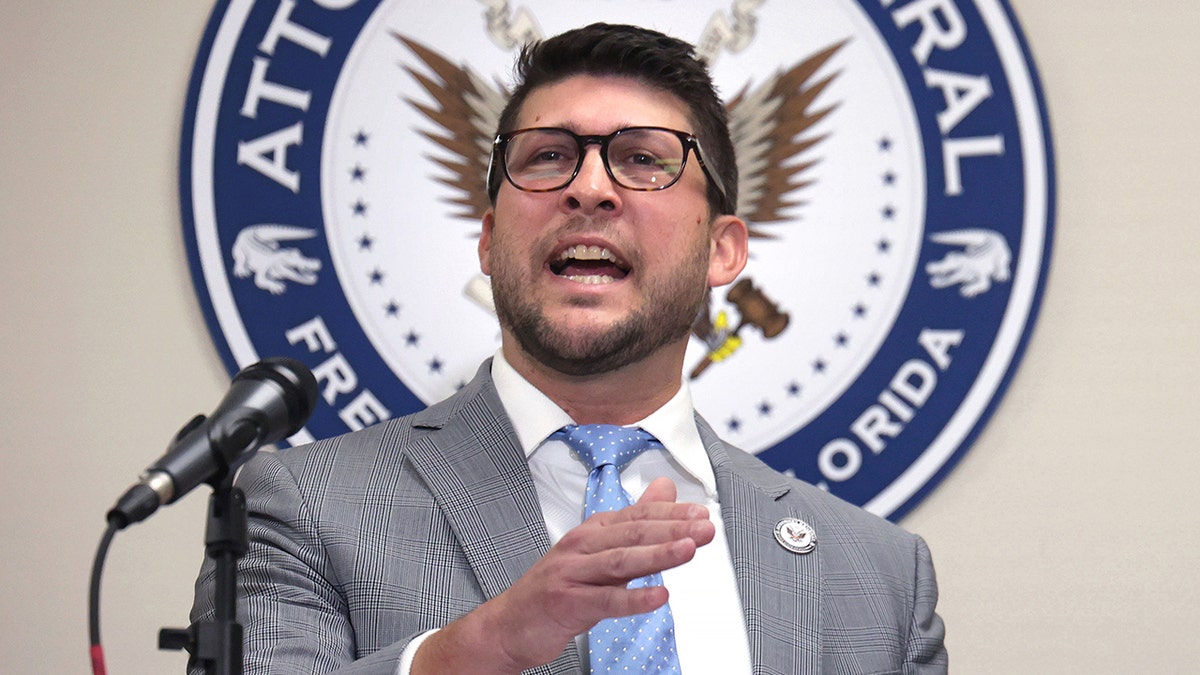 immigration-uthmeier