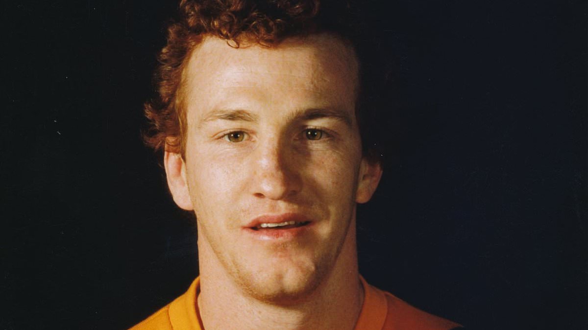 Balmain great Mick Neil hospitalised with Parkinson's as former teammates rally